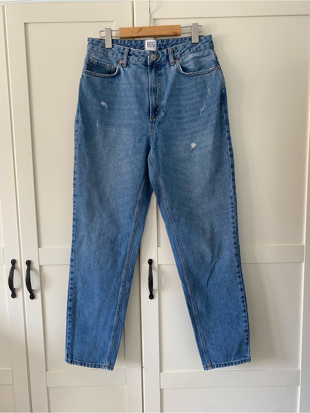 BDG Urban Outfitters High Rise Straight Leg Mom Jeans – Medium Wash- Size 29